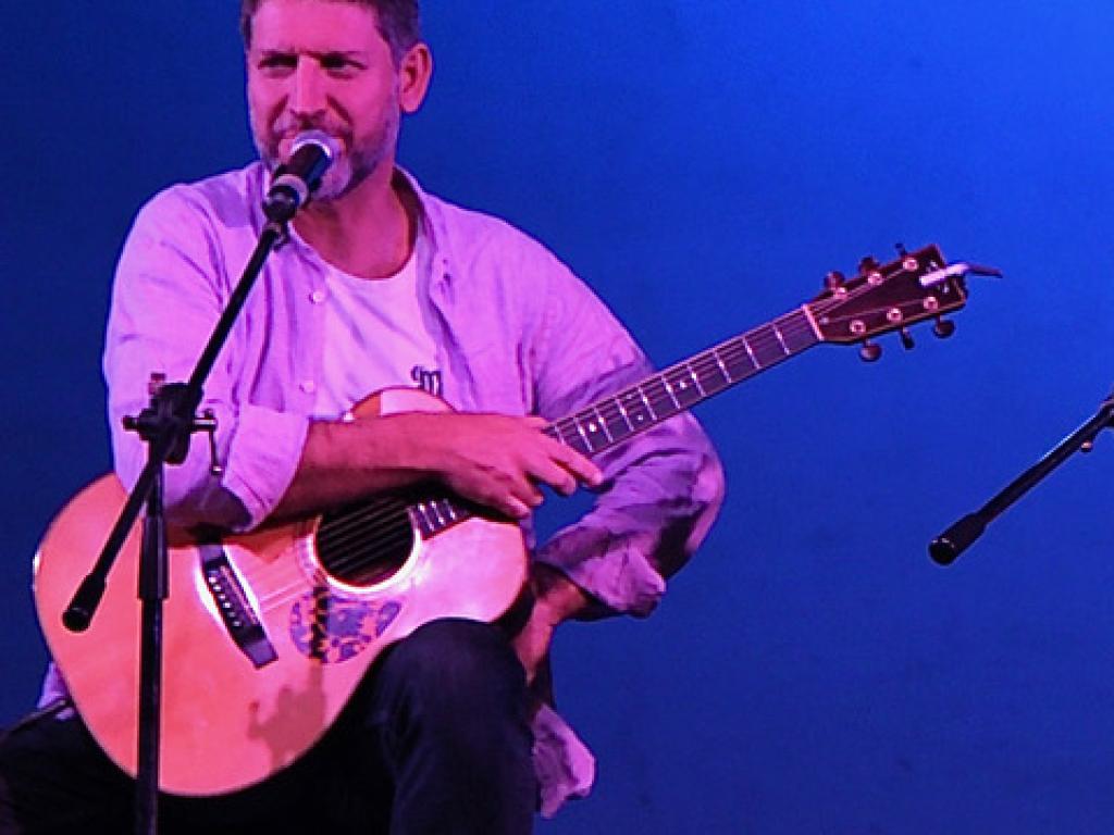 Casper Ace playing guitar